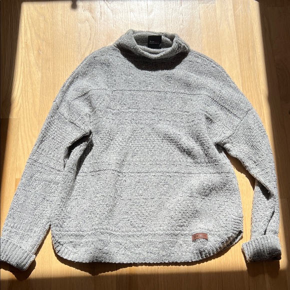 Sherpa Brand Gray Women’s Sweater - Picture 1 of 1
